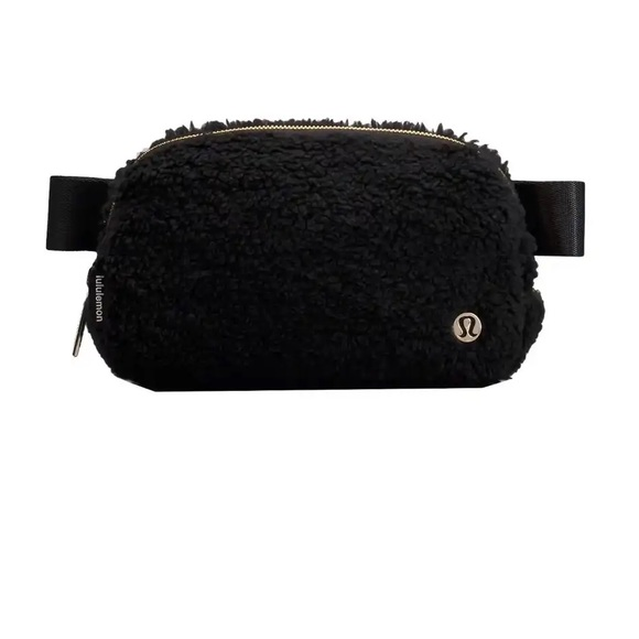 Lululemon Everywhere Belt Bag 1L Fleece‎ Black teddy hard to find new - Picture 1 of 5